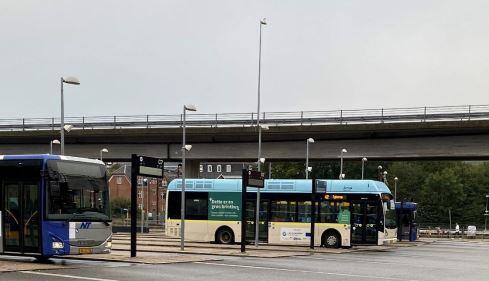 www.ballard.comwp-contentuploads202310Bus-in-depot